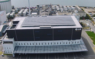 灘魚崎工場の屋上の太陽光パネル