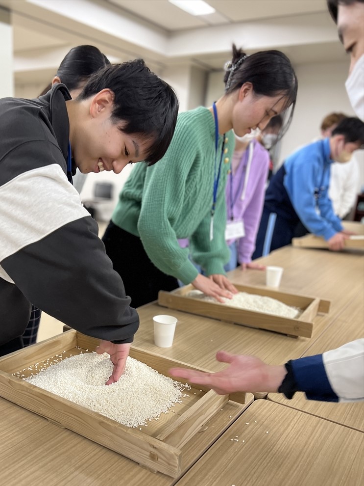 兵庫県の大学生が 田植え・稲刈りをした山田錦で酒造りを体験 ～2024年