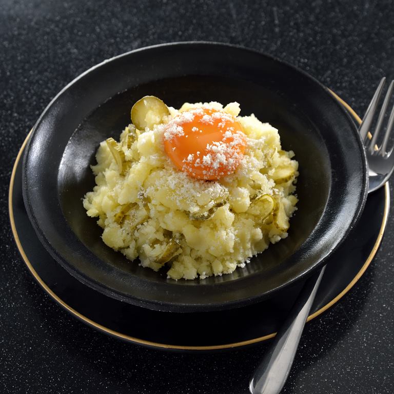 コク深い味わい おつまみポテトサラダ コク深い味わい おつまみポテトサラダ